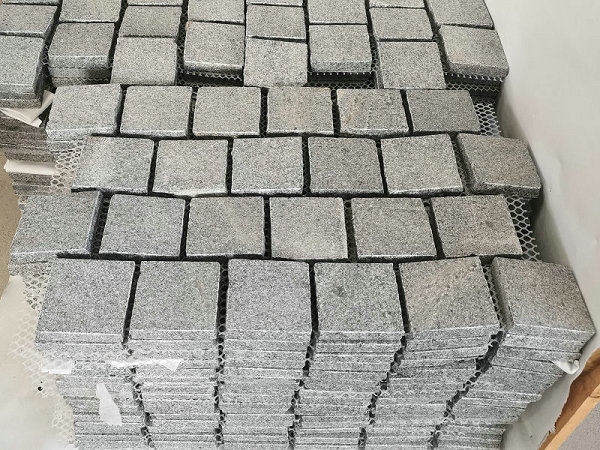 G654 Flamed Cobblestone Netting Pattern